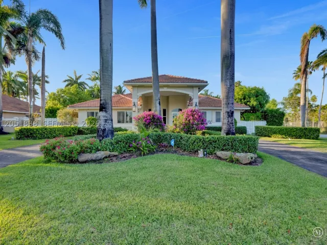 4-bedroom home for rent in Miami - 12401 SW 77th St 12401 - MondialRealty