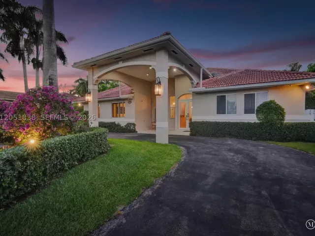 4-bedroom home for rent in Miami - 12401 SW 77th St 12401 - MondialRealty