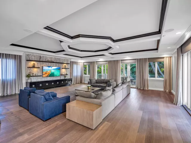 11-bedroom home for rent in Fort Lauderdale - 709 Idlewyld Drive - MondialRealty