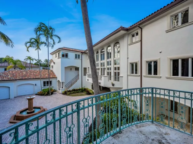 11-bedroom home for rent in Fort Lauderdale - 709 Idlewyld Drive - MondialRealty