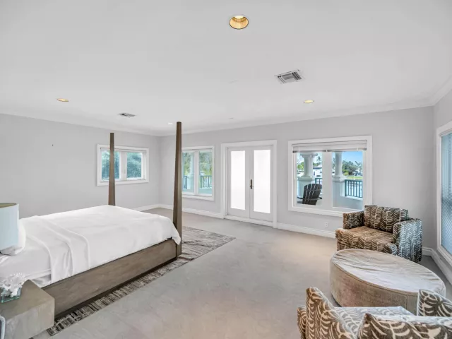 11-bedroom home for rent in Fort Lauderdale - 709 Idlewyld Drive - MondialRealty