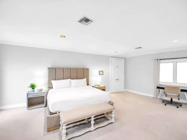 11-bedroom home for rent in Fort Lauderdale - 709 Idlewyld Drive - MondialRealty