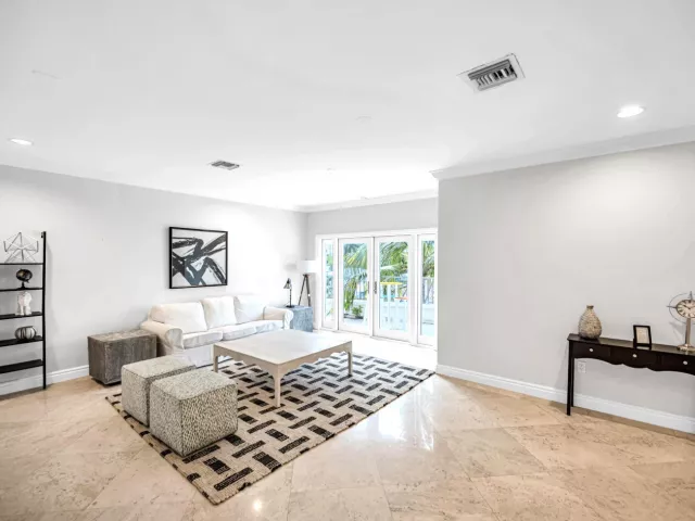 11-bedroom home for rent in Fort Lauderdale - 709 Idlewyld Drive - MondialRealty