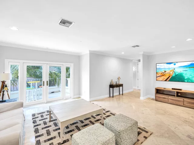 11-bedroom home for rent in Fort Lauderdale - 709 Idlewyld Drive - MondialRealty