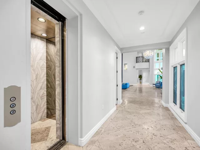11-bedroom home for rent in Fort Lauderdale - 709 Idlewyld Drive - MondialRealty