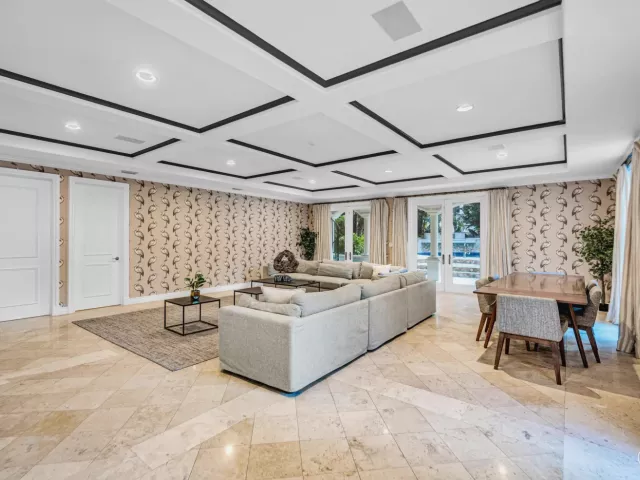 11-bedroom home for rent in Fort Lauderdale - 709 Idlewyld Drive - MondialRealty