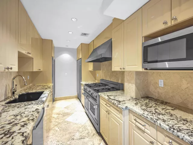 11-bedroom home for rent in Fort Lauderdale - 709 Idlewyld Drive - MondialRealty