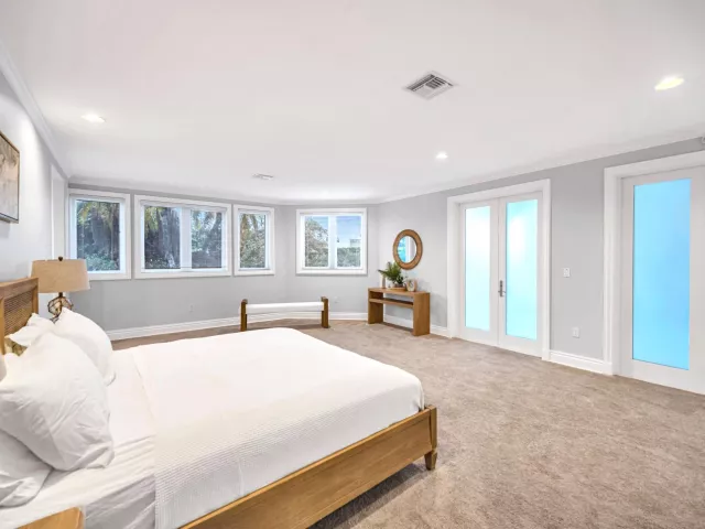 11-bedroom home for rent in Fort Lauderdale - 709 Idlewyld Drive - MondialRealty