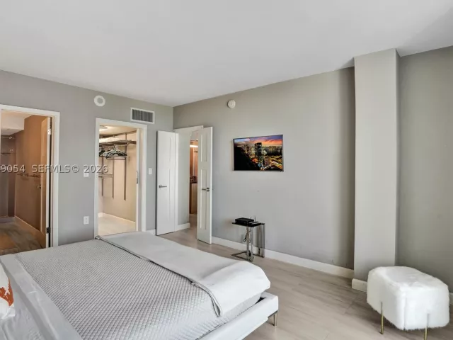 1-bedroom condo for sale in Bal Harbour - 10275 Collins Ave 1116 - MondialRealty