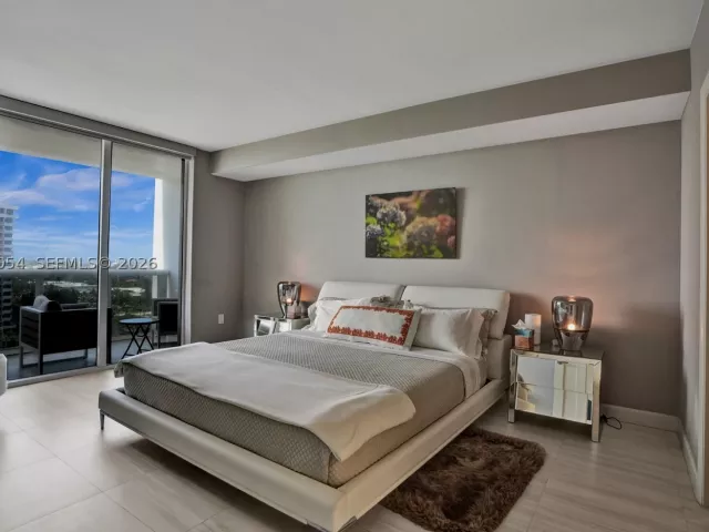 1-bedroom condo for sale in Bal Harbour - 10275 Collins Ave 1116 - MondialRealty