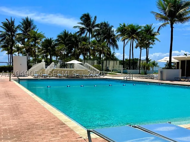 1-bedroom condo for sale in Bal Harbour - 10275 Collins Ave 1116 - MondialRealty
