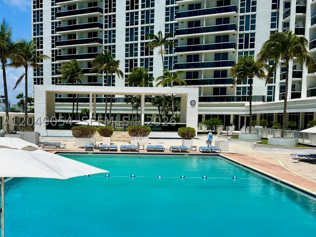 1-bedroom condo for sale in Bal Harbour - 10275 Collins Ave 1116 - MondialRealty