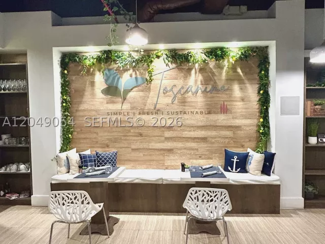 1-bedroom condo for sale in Bal Harbour - 10275 Collins Ave 1116 - MondialRealty