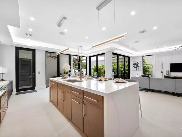 4-bedroom home for sale in Delray Beach - 731 SE 4th Avenue - MondialRealty