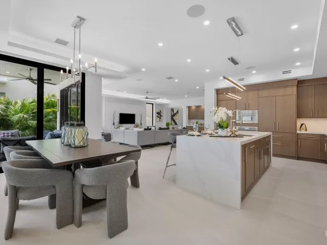 4-bedroom home for sale in Delray Beach - 731 SE 4th Avenue - MondialRealty