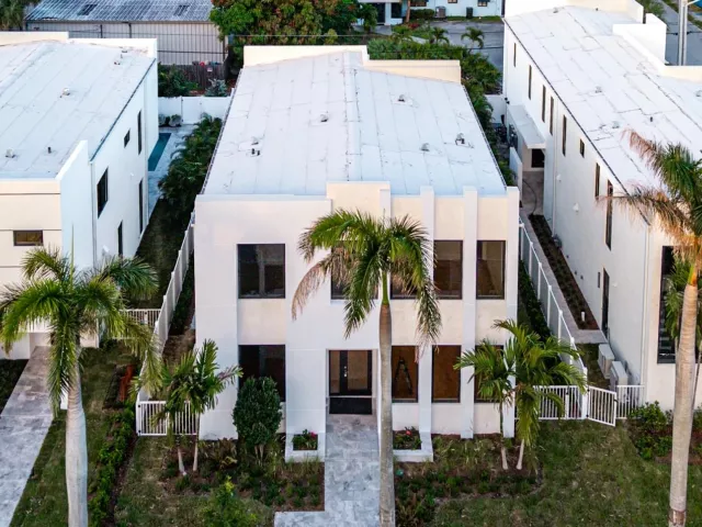4-bedroom home for sale in Delray Beach - 731 SE 4th Avenue - MondialRealty