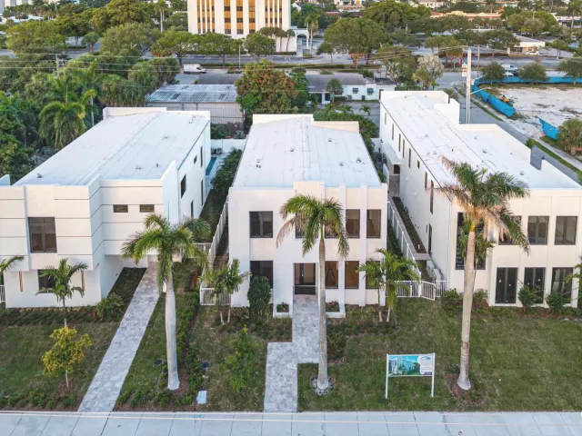4-bedroom home for sale in Delray Beach - 731 SE 4th Avenue - MondialRealty