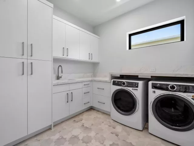 4-bedroom home for sale in Delray Beach - 731 SE 4th Avenue - MondialRealty
