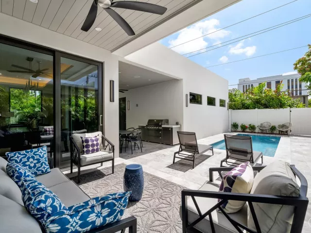 4-bedroom home for sale in Delray Beach - 731 SE 4th Avenue - MondialRealty