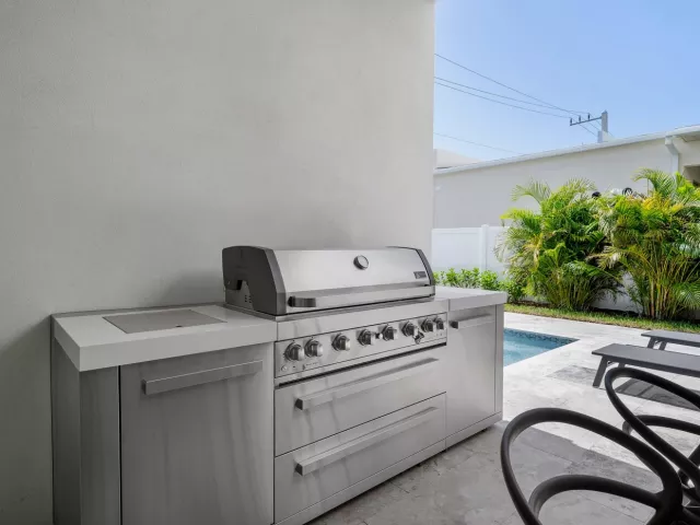 4-bedroom home for sale in Delray Beach - 731 SE 4th Avenue - MondialRealty