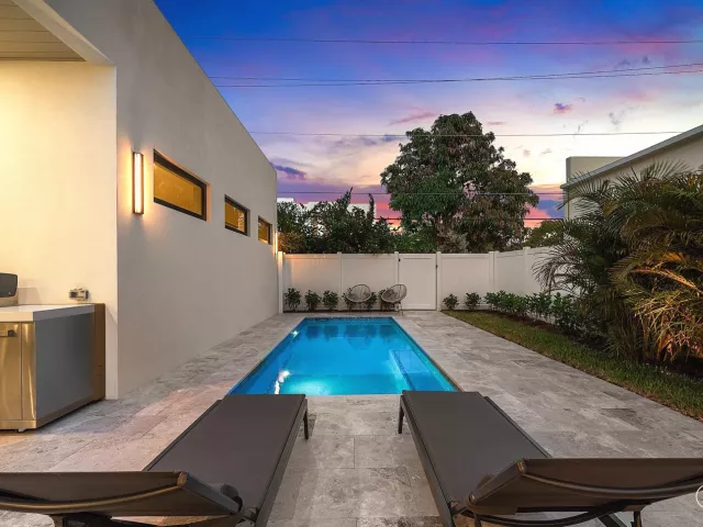 4-bedroom home for sale in Delray Beach - 731 SE 4th Avenue - MondialRealty