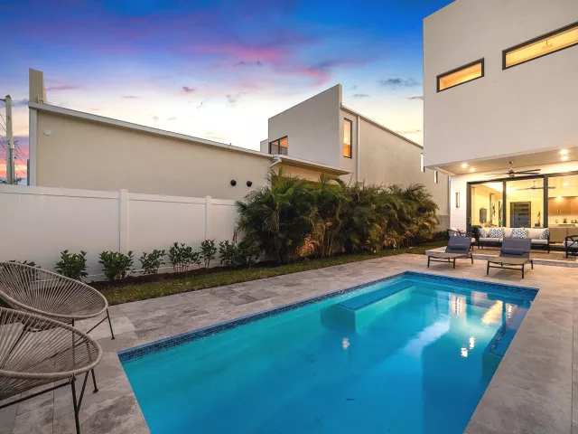 4-bedroom home for sale in Delray Beach - 731 SE 4th Avenue - MondialRealty