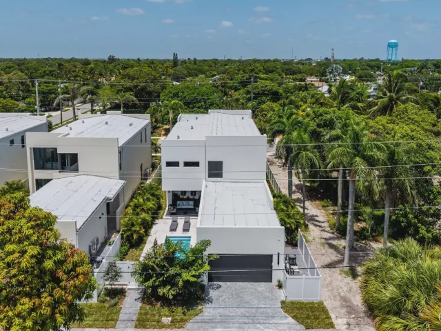 4-bedroom home for sale in Delray Beach - 731 SE 4th Avenue - MondialRealty