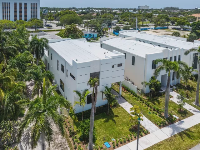 4-bedroom home for sale in Delray Beach - 731 SE 4th Avenue - MondialRealty