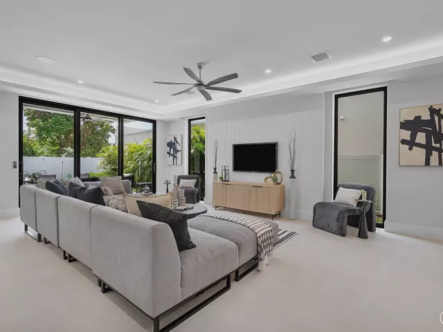 4-bedroom home for sale in Delray Beach - 731 SE 4th Avenue - MondialRealty