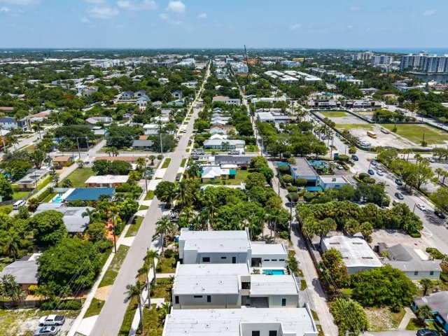 4-bedroom home for sale in Delray Beach - 731 SE 4th Avenue - MondialRealty