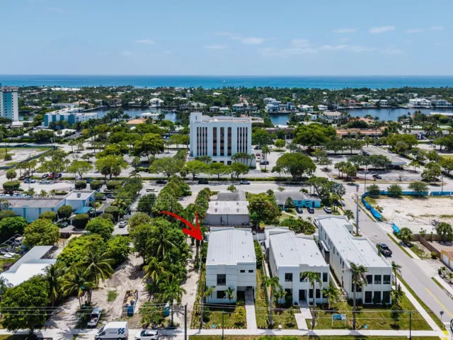4-bedroom home for sale in Delray Beach - 731 SE 4th Avenue - MondialRealty