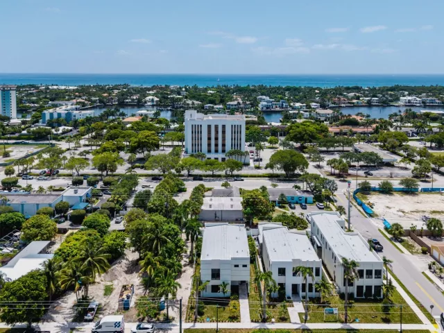4-bedroom home for sale in Delray Beach - 731 SE 4th Avenue - MondialRealty