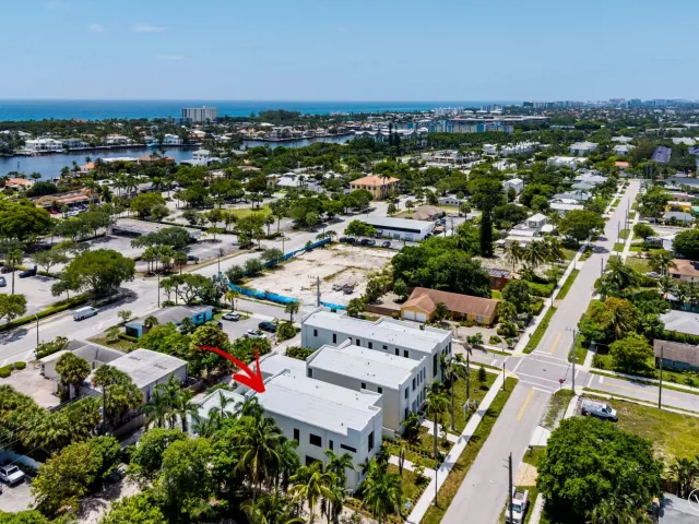 4-bedroom home for sale in Delray Beach - 731 SE 4th Avenue - MondialRealty
