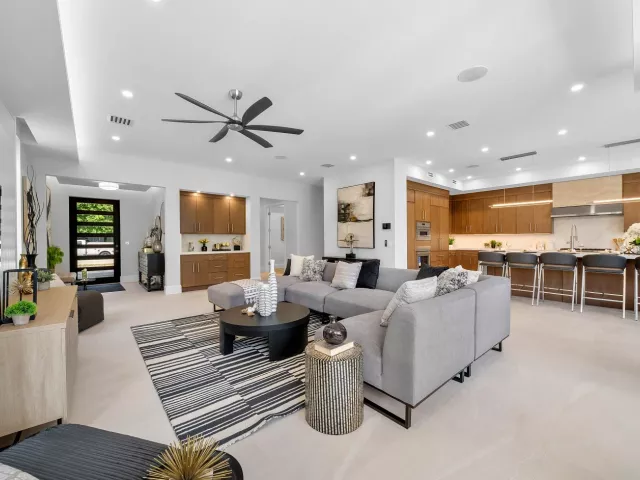 4-bedroom home for sale in Delray Beach - 731 SE 4th Avenue - MondialRealty