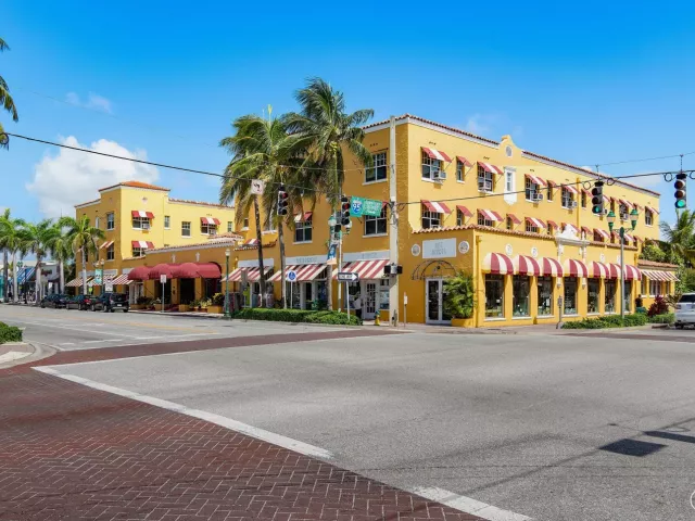 4-bedroom home for sale in Delray Beach - 731 SE 4th Avenue - MondialRealty