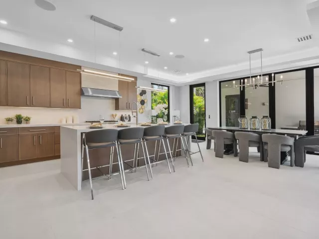 4-bedroom home for sale in Delray Beach - 731 SE 4th Avenue - MondialRealty