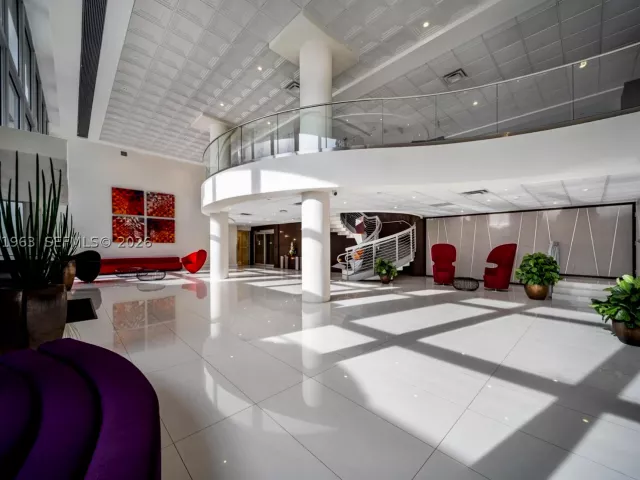 2-bedroom condo for rent in Miami Beach - 5701 Collins Ave 1415 - MondialRealty