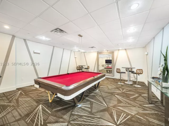 2-bedroom condo for rent in Miami Beach - 5701 Collins Ave 1415 - MondialRealty