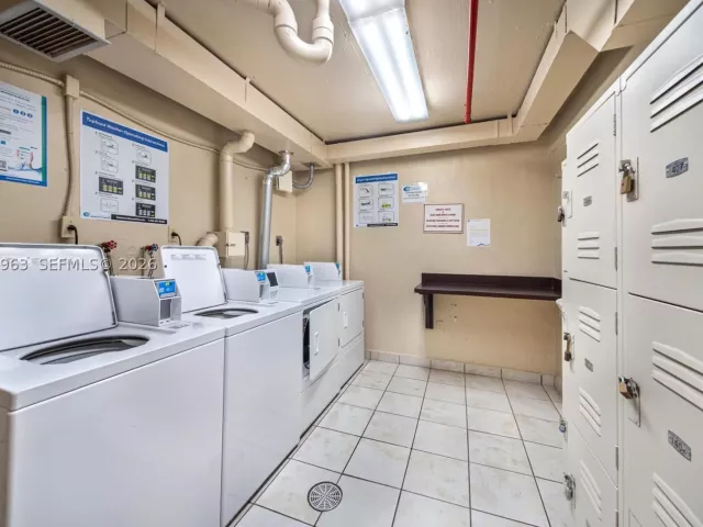 2-bedroom condo for rent in Miami Beach - 5701 Collins Ave 1415 - MondialRealty