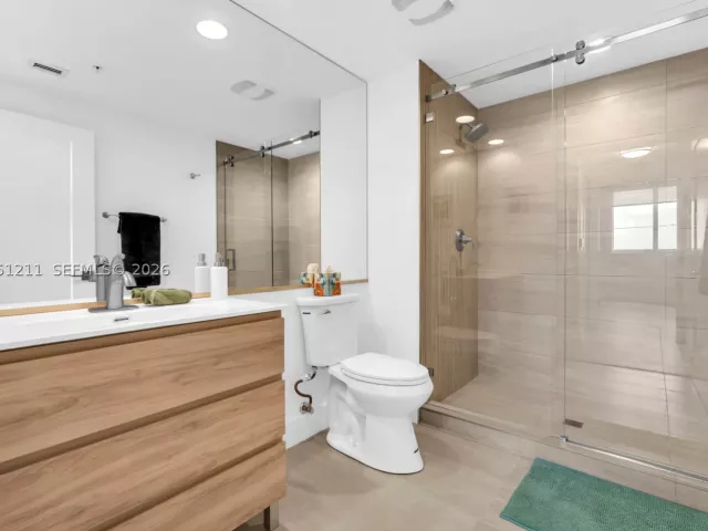 2-bedroom condo for sale in Aventura - 18800 NE 29th Ave 517 (Fully Renovated) - MondialRealty