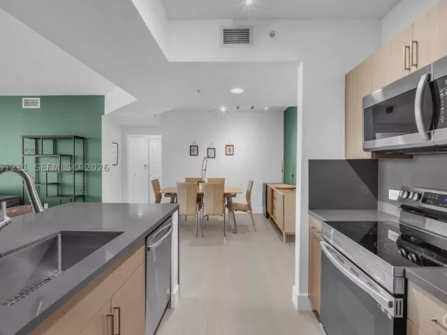 2-bedroom condo for sale in Aventura - 18800 NE 29th Ave 517 (Fully Renovated) - MondialRealty