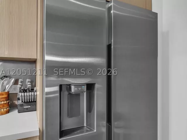 2-bedroom condo for sale in Aventura - 18800 NE 29th Ave 517 (Fully Renovated) - MondialRealty