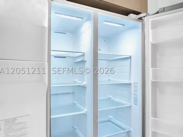 2-bedroom condo for sale in Aventura - 18800 NE 29th Ave 517 (Fully Renovated) - MondialRealty
