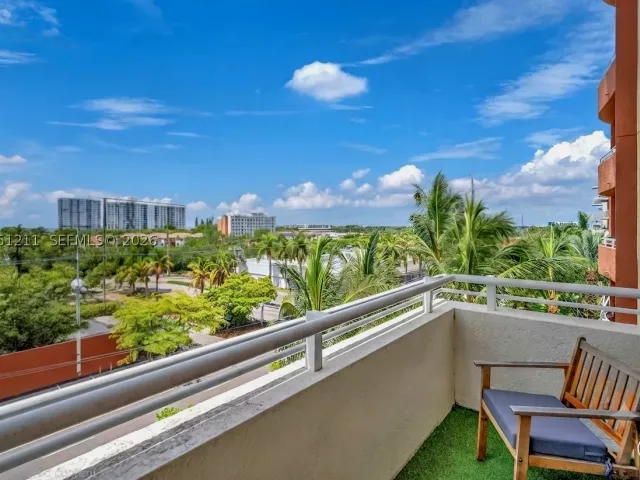 2-bedroom condo for sale in Aventura - 18800 NE 29th Ave 517 (Fully Renovated) - MondialRealty