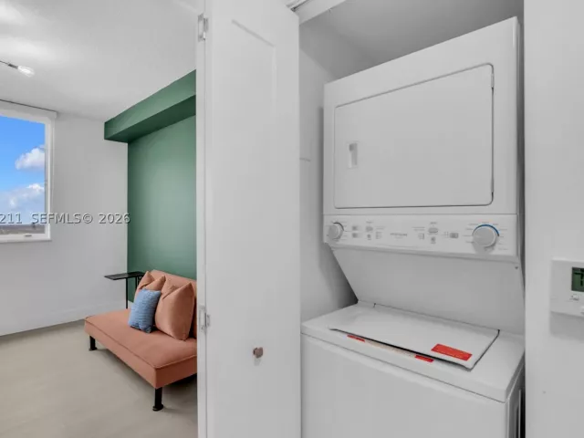 2-bedroom condo for sale in Aventura - 18800 NE 29th Ave 517 (Fully Renovated) - MondialRealty