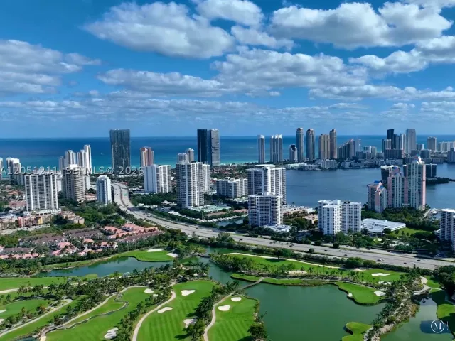 2-bedroom condo for sale in Aventura - 18800 NE 29th Ave 517 (Fully Renovated) - MondialRealty