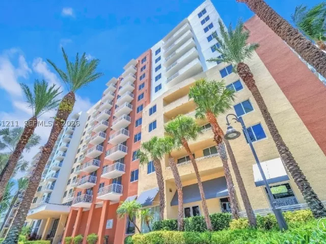 2-bedroom condo for sale in Aventura - 18800 NE 29th Ave 517 (Fully Renovated) - MondialRealty
