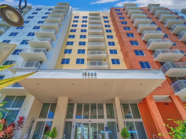 2-bedroom condo for sale in Aventura - 18800 NE 29th Ave 517 (Fully Renovated) - MondialRealty