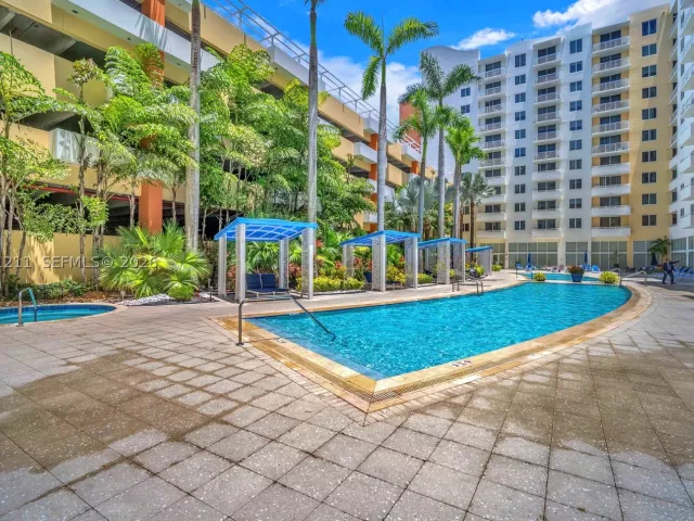 2-bedroom condo for sale in Aventura - 18800 NE 29th Ave 517 (Fully Renovated) - MondialRealty