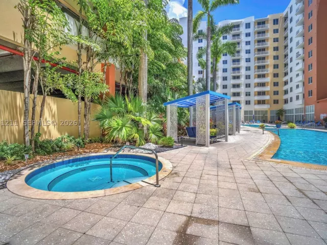 2-bedroom condo for sale in Aventura - 18800 NE 29th Ave 517 (Fully Renovated) - MondialRealty